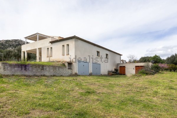 locale commerciale in vendita ad Olbia in zona San Pantaleo