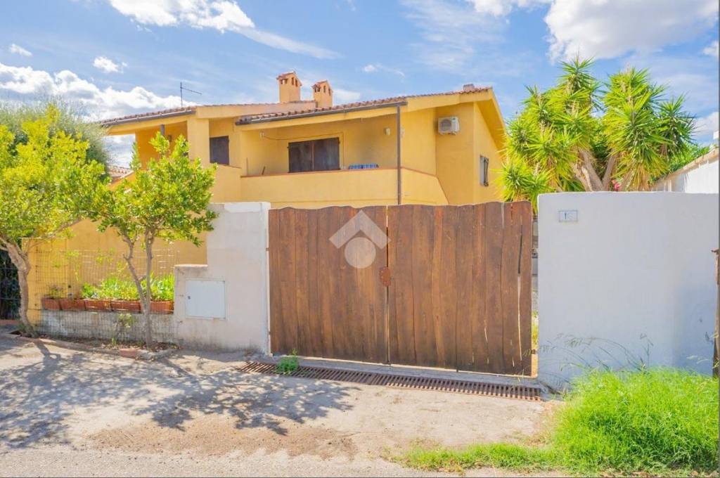 casa indipendente in vendita ad Olbia in zona Pittulongu