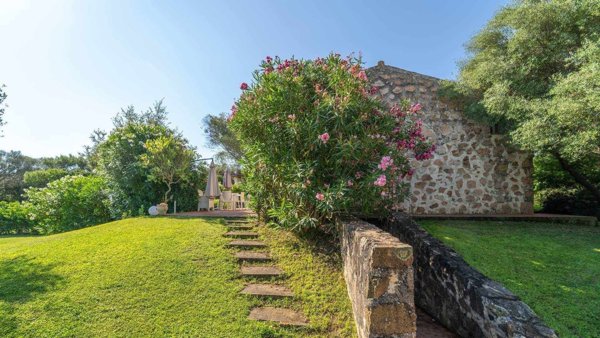 casa indipendente in vendita ad Olbia in zona Cugnana