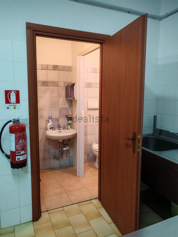 locale commerciale in vendita ad Olbia in zona Aldo Moro