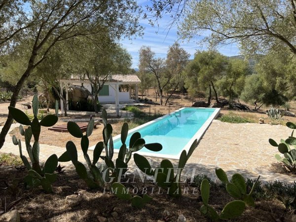 casa indipendente in vendita ad Olbia in zona San Pantaleo