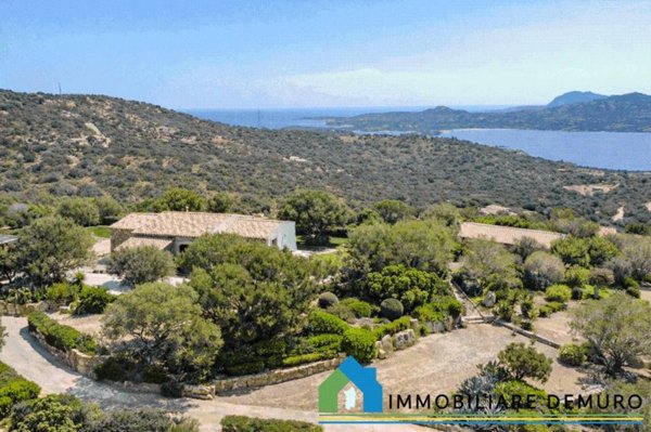 casa indipendente in vendita ad Olbia in zona Cugnana