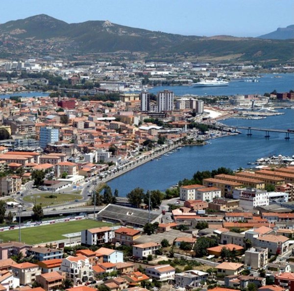 appartamento in vendita ad Olbia in zona Baratta