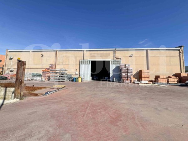 capannone in vendita ad Olbia