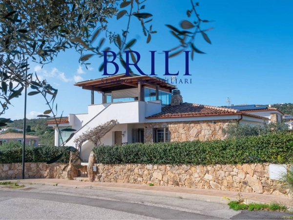 casa indipendente in vendita ad Olbia in zona Pittulongu