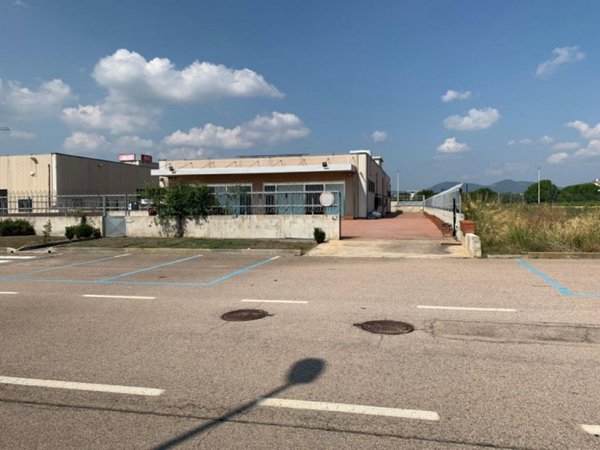 capannone in vendita ad Olbia