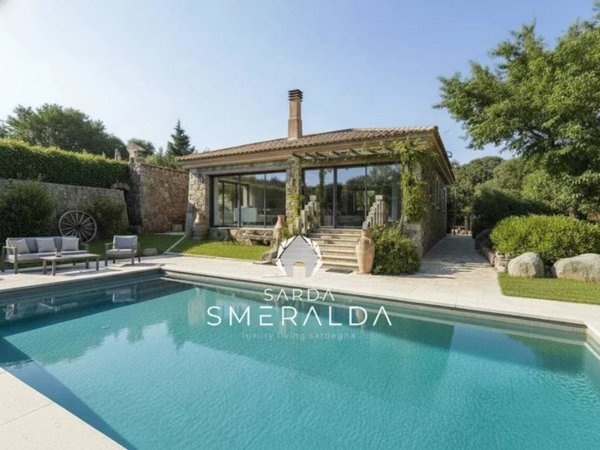 casa indipendente in vendita ad Olbia in zona Cugnana