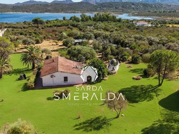 casa indipendente in vendita ad Olbia in zona Cugnana