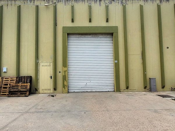 capannone in vendita ad Olbia in zona Pittulongu