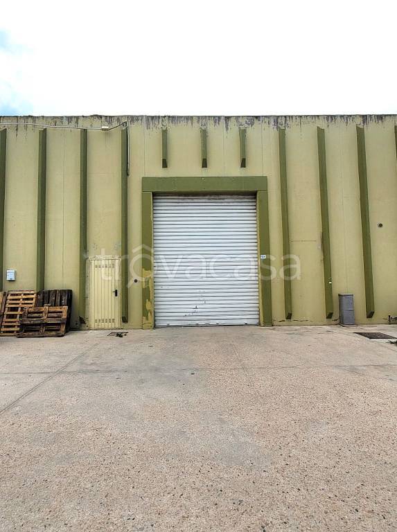 locale commerciale in vendita ad Olbia