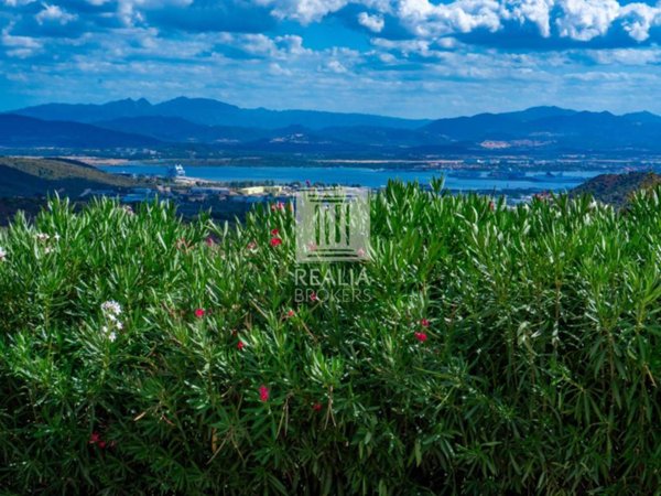 villa in vendita ad Olbia in zona Osseddu