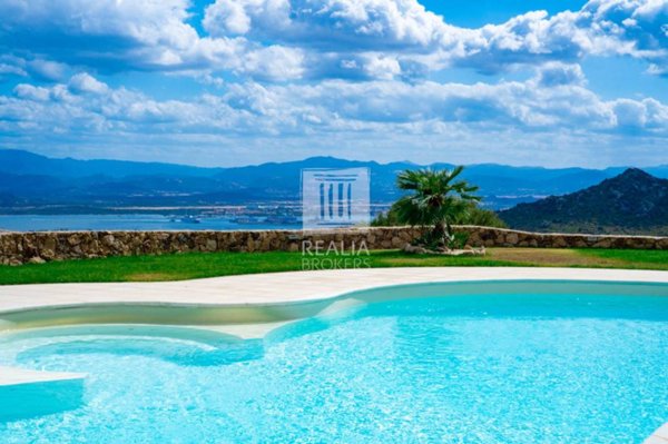 villa in vendita ad Olbia in zona Osseddu