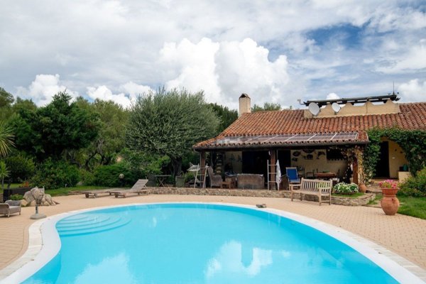 casa indipendente in vendita ad Olbia in zona Cugnana