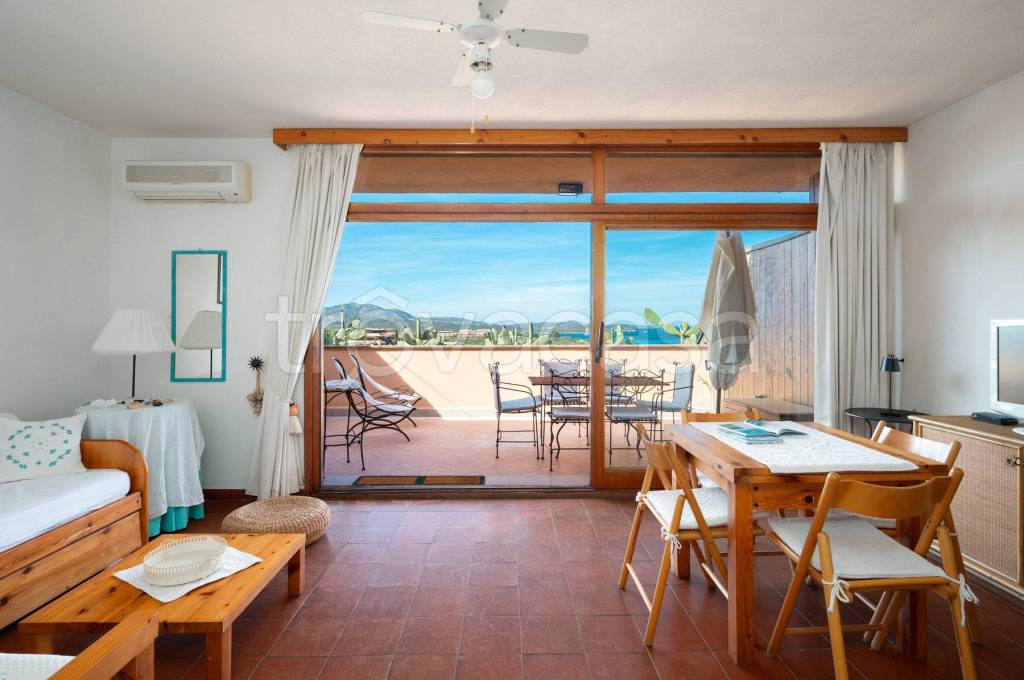 appartamento in vendita ad Olbia in zona Portisco