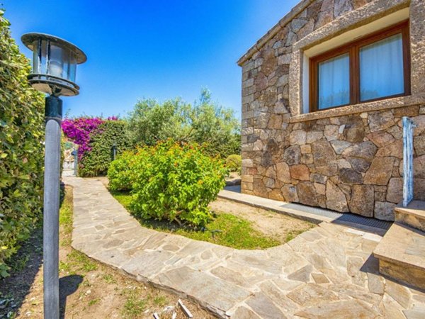 casa indipendente in vendita ad Olbia in zona Pittulongu