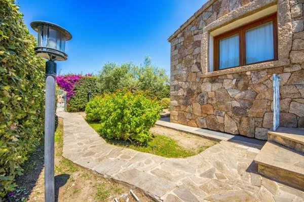 casa indipendente in vendita ad Olbia in zona Pittulongu