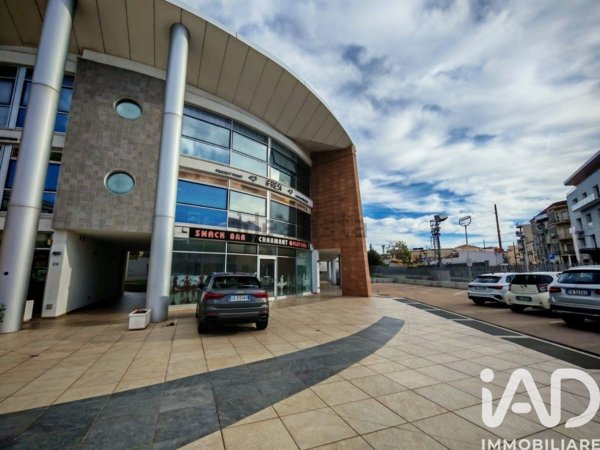 locale commerciale in vendita ad Olbia in zona Vittorio Veneto