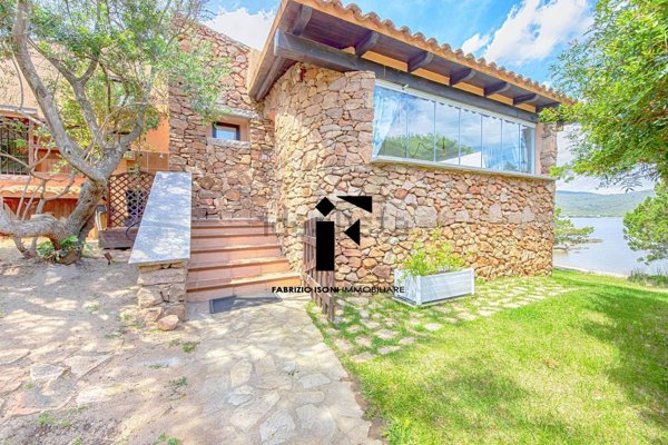 casa indipendente in vendita ad Olbia in zona Rudalza