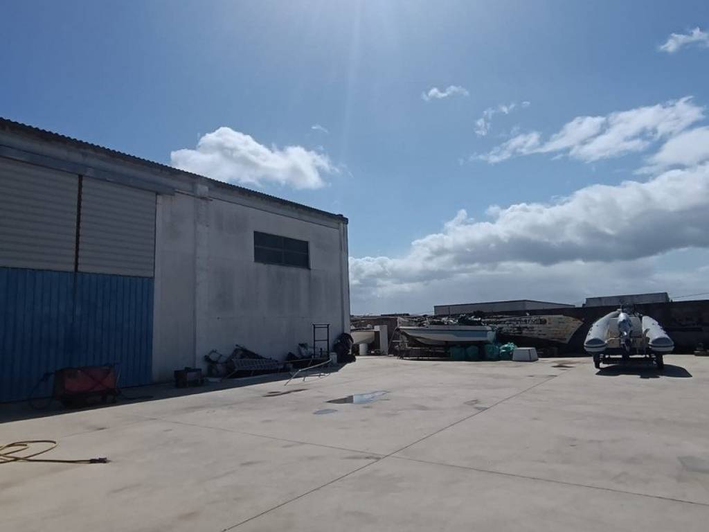 locale commerciale in vendita ad Olbia in zona Pittulongu