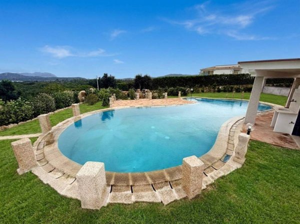 casa indipendente in vendita ad Olbia in zona Vecchie Saline