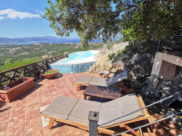 casa indipendente in vendita ad Olbia in zona Rudalza