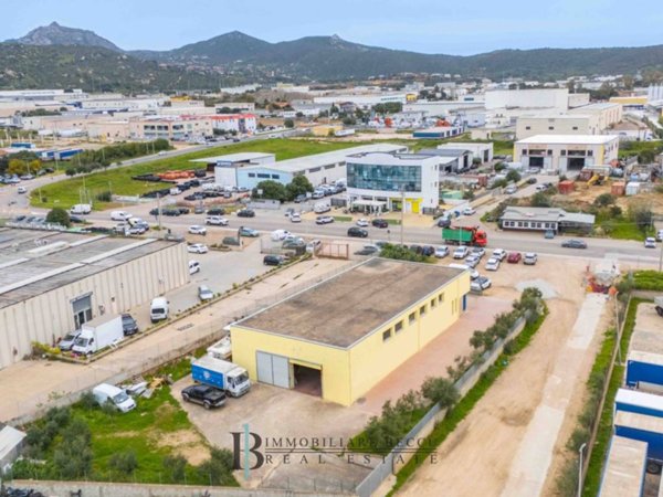 locale commerciale in vendita ad Olbia in zona Pittulongu
