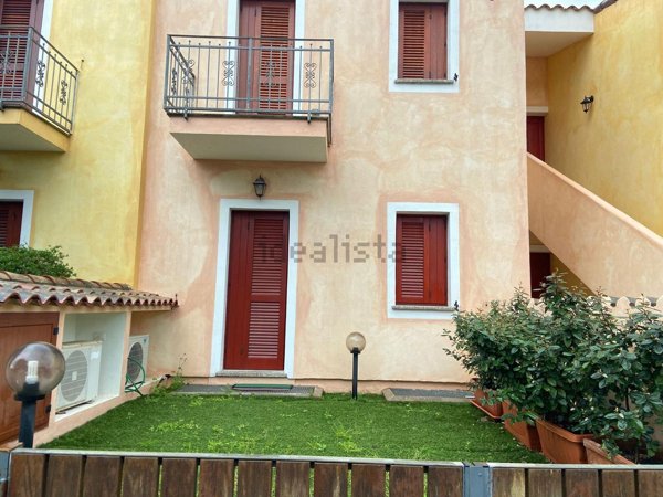 appartamento in vendita ad Olbia in zona Pittulongu