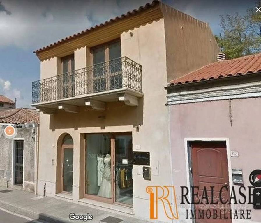 negozio in vendita ad Olbia in zona Vittorio Veneto
