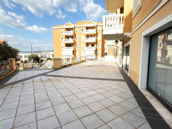 negozio in vendita ad Olbia in zona Centro Storico