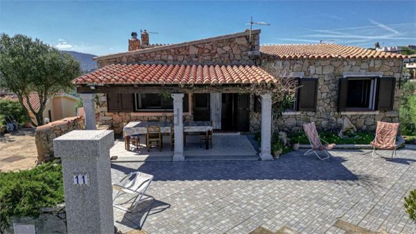 casa indipendente in vendita ad Olbia in zona Porto Istana