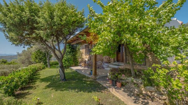 casa indipendente in vendita ad Olbia in zona Cugnana
