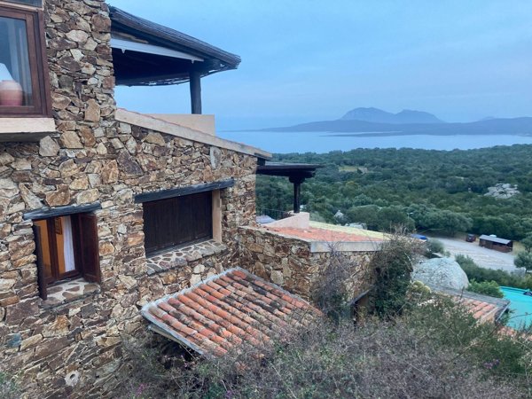 appartamento in vendita ad Olbia in zona Rudalza