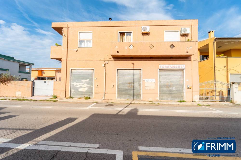 locale commerciale in vendita ad Olbia