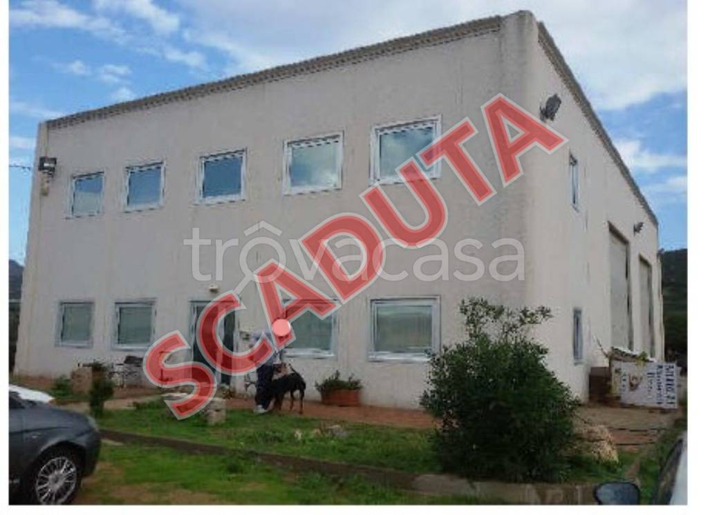 locale commerciale in vendita ad Olbia