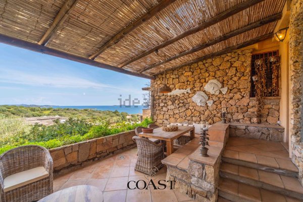 appartamento in vendita ad Olbia in zona Cugnana