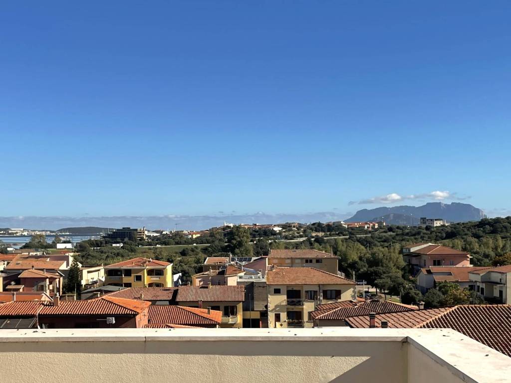 appartamento in vendita ad Olbia in zona Bandinu