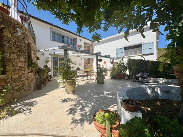 casa indipendente in vendita ad Olbia in zona Sole Ruiu