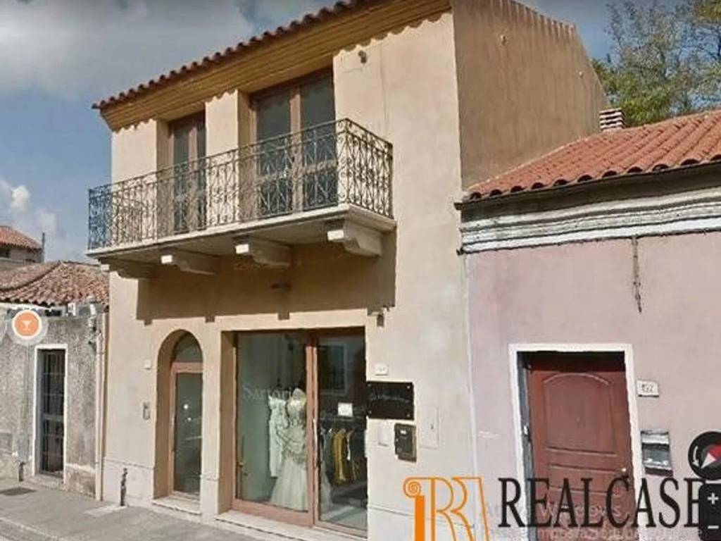 negozio in vendita ad Olbia in zona San Simplicio