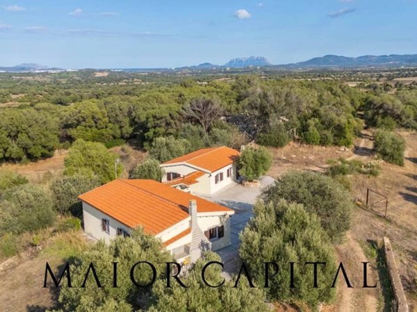 casa indipendente in vendita ad Olbia in zona Putzolu