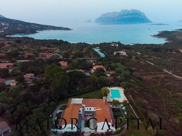 negozio in vendita ad Olbia in zona Porto Istana