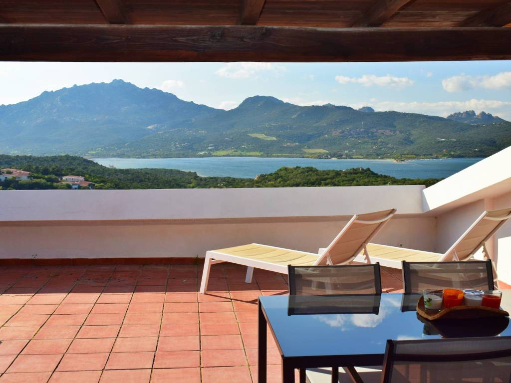 appartamento in vendita ad Olbia in zona Rudalza