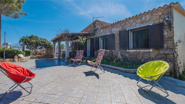 casa indipendente in vendita ad Olbia in zona Porto Istana