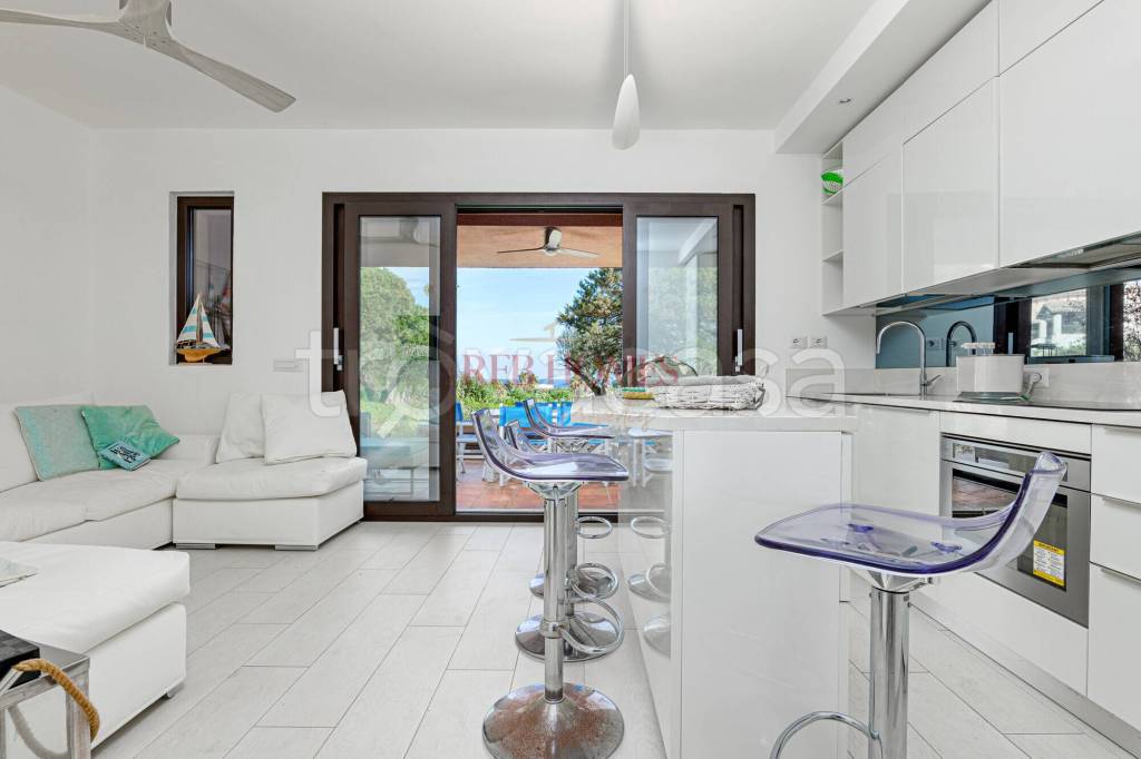 appartamento in vendita ad Olbia in zona Marinella