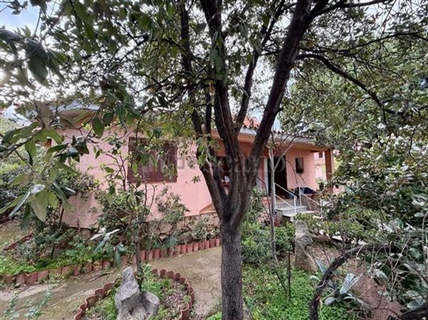 casa indipendente in vendita ad Olbia in zona Baratta
