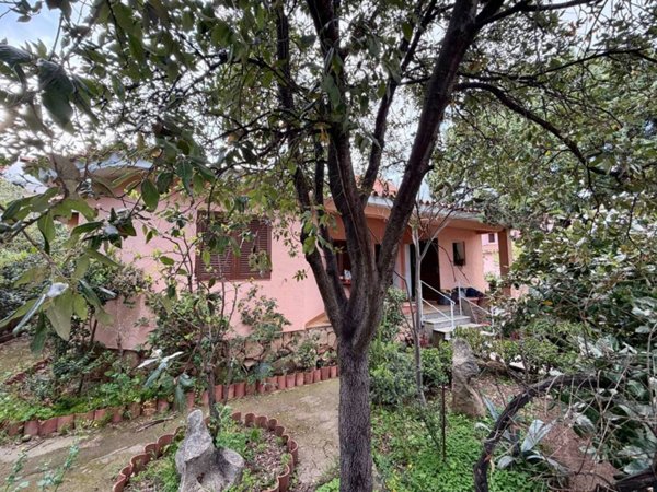 casa indipendente in vendita ad Olbia in zona Baratta