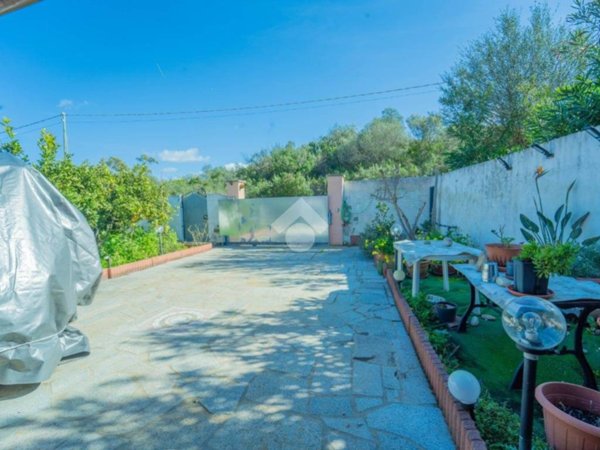 casa indipendente in vendita ad Olbia in zona Pittulongu