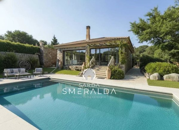 casa indipendente in vendita ad Olbia in zona Cugnana