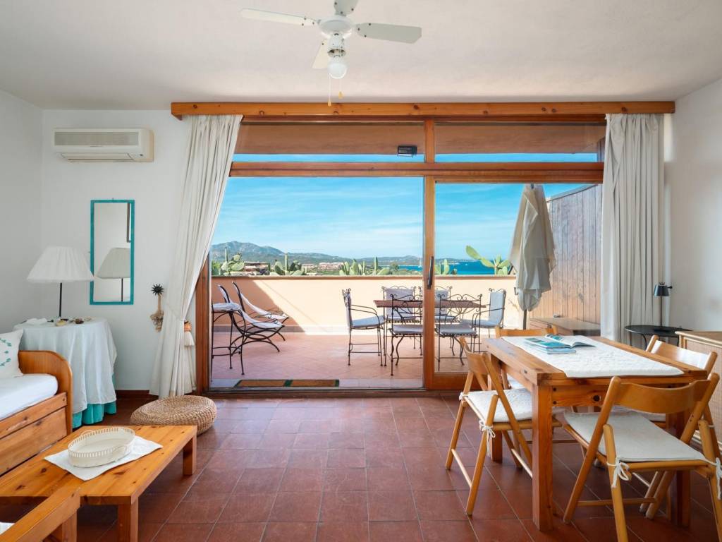 appartamento in vendita ad Olbia in zona Portisco