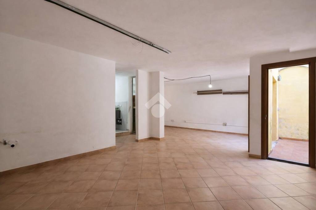 locale commerciale in vendita ad Olbia in zona Murta Maria