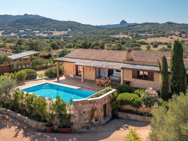 casa indipendente in vendita ad Olbia in zona Sole Ruiu